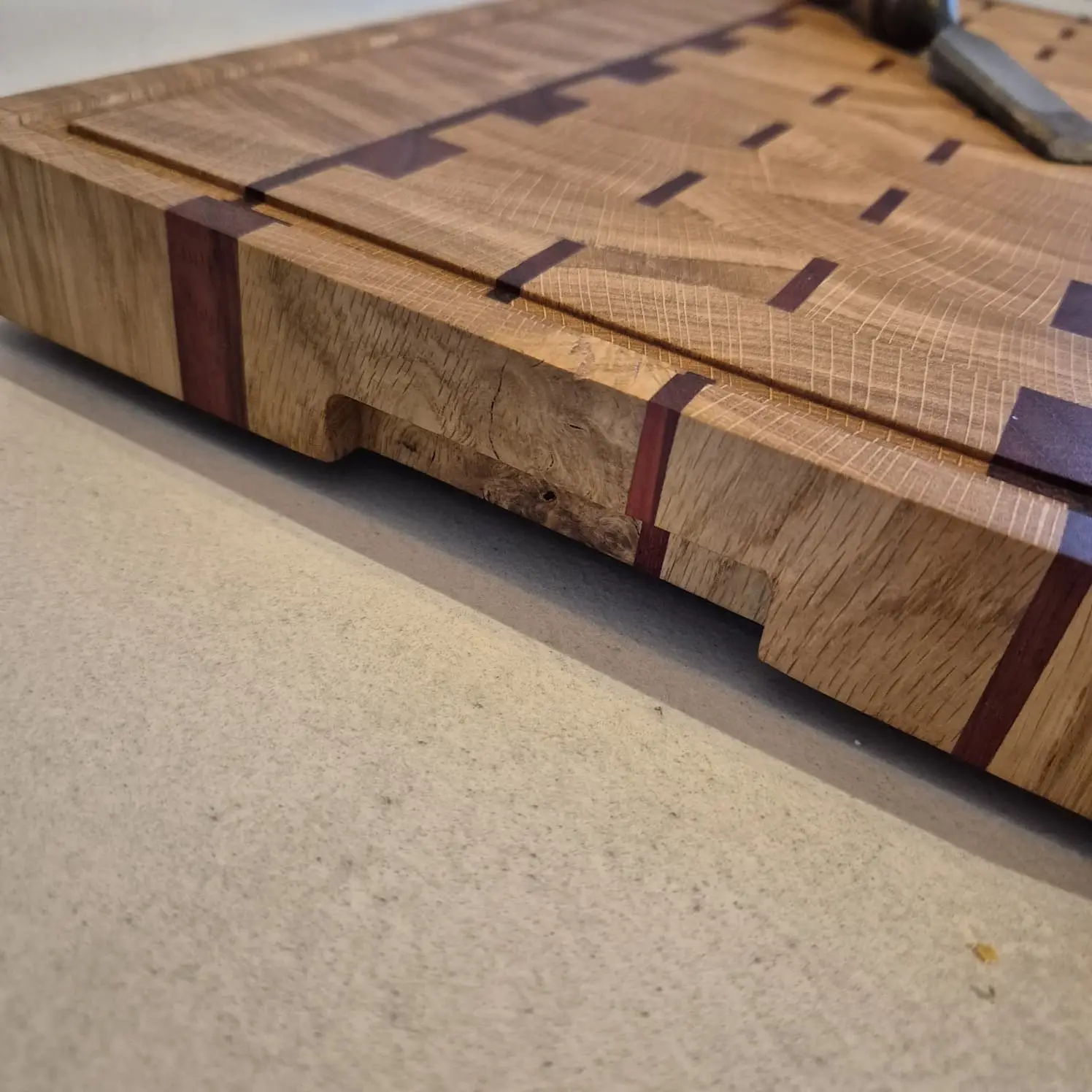 endgrain hakblok snijplank kurkuma kopshout greep